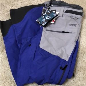 Brand new Oakley snow pants